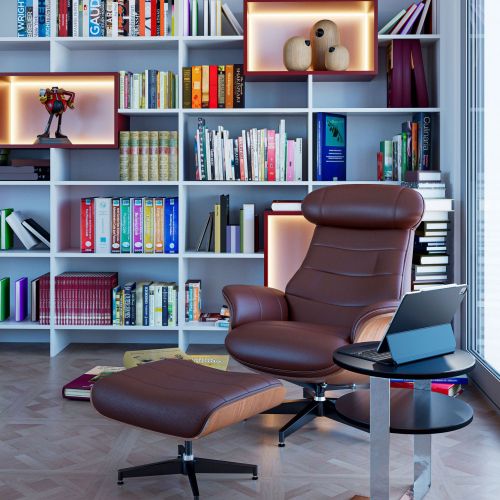 Infografía de sillón relax de cuero en habitación con gran biblioteca